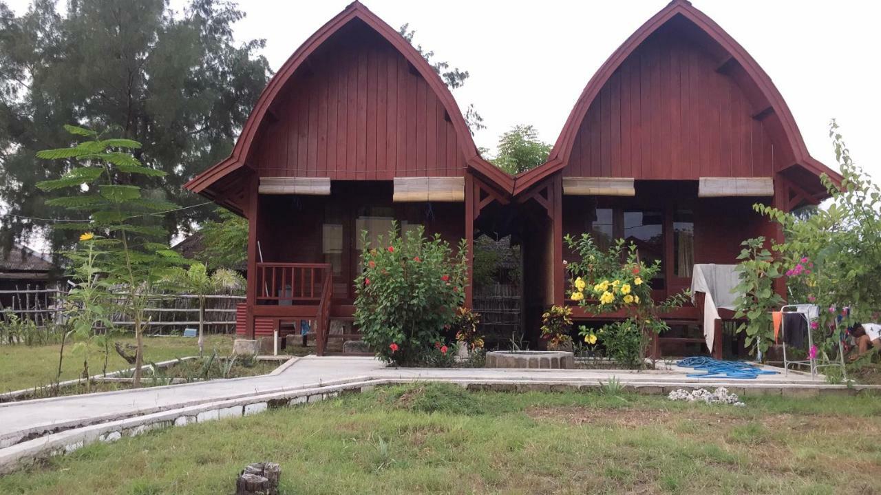 Lia Jaya Bungalows Gili Meno Exterior photo